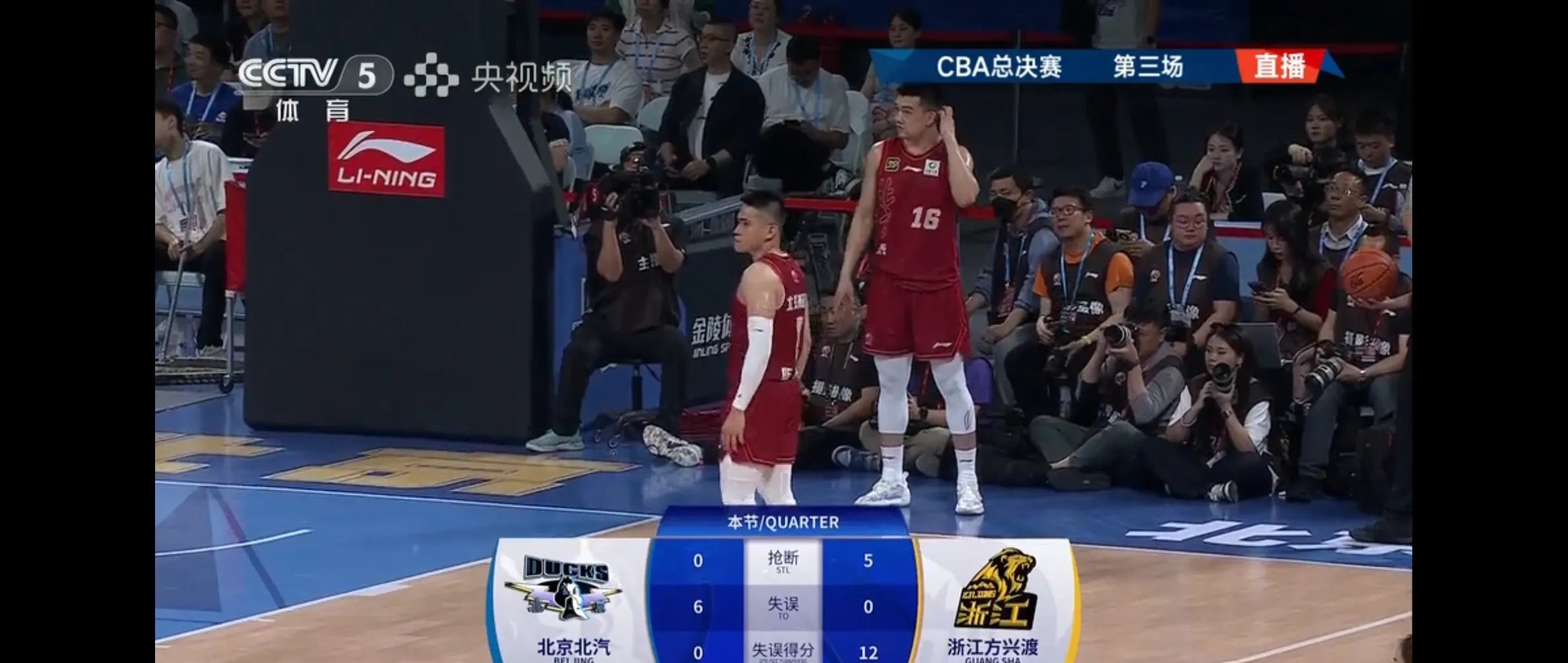 篮网客场大胜奇才结束两连败