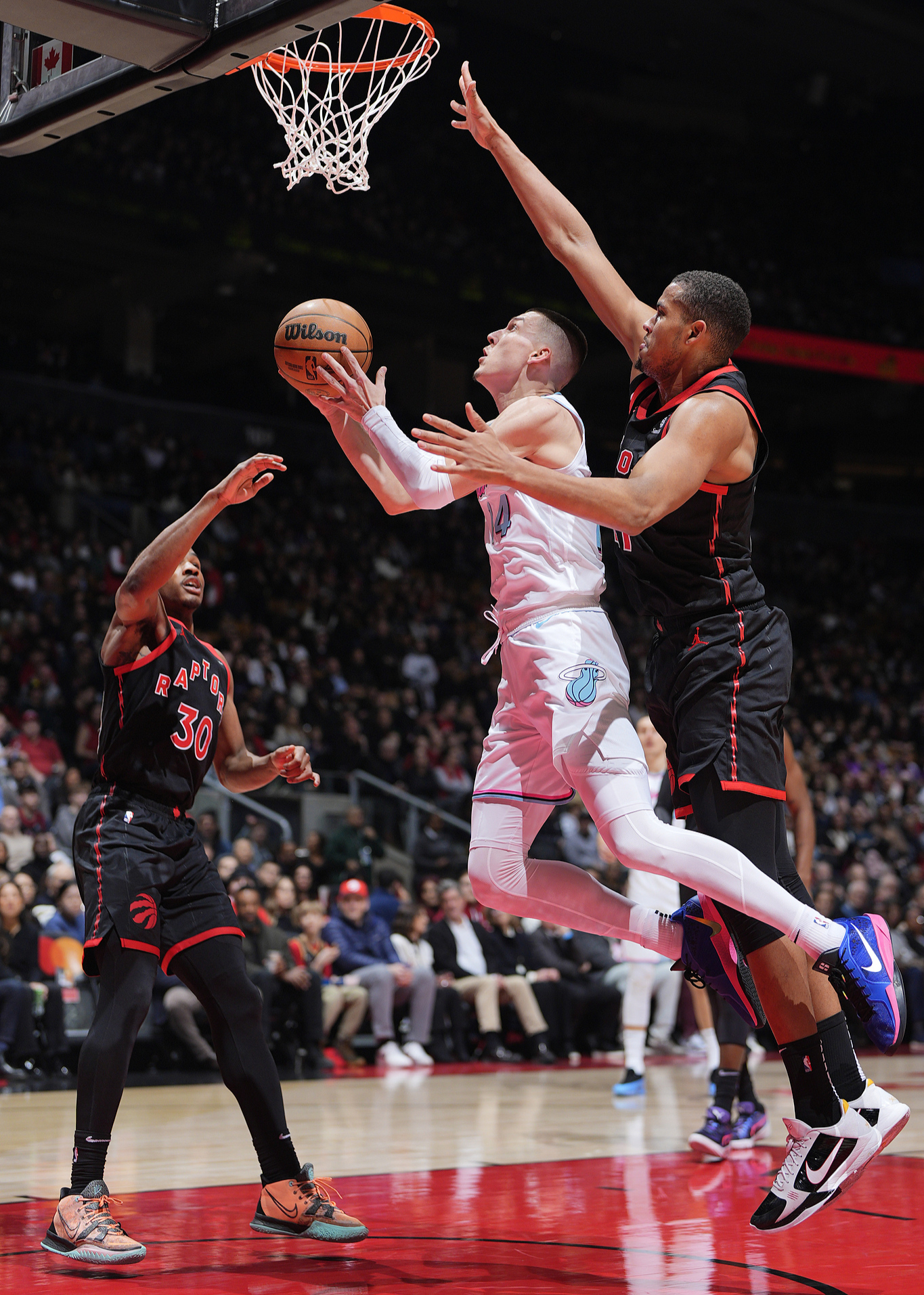 包含热火惊险击败猛龙！巴特勒关键表现，带领球队胜出的词条