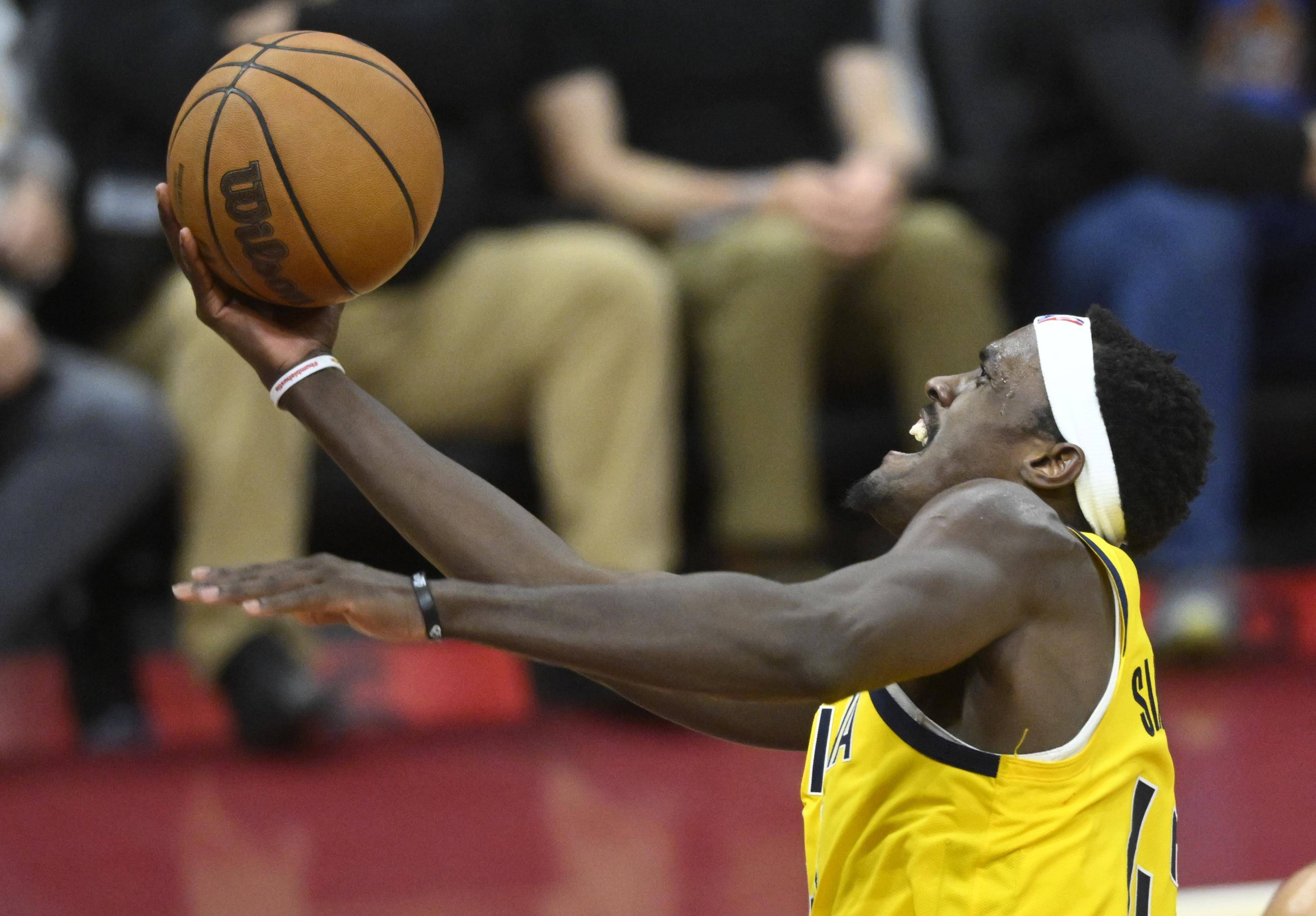 热火绝地反击雄鹿，萨姆·米切尔惊艳世界