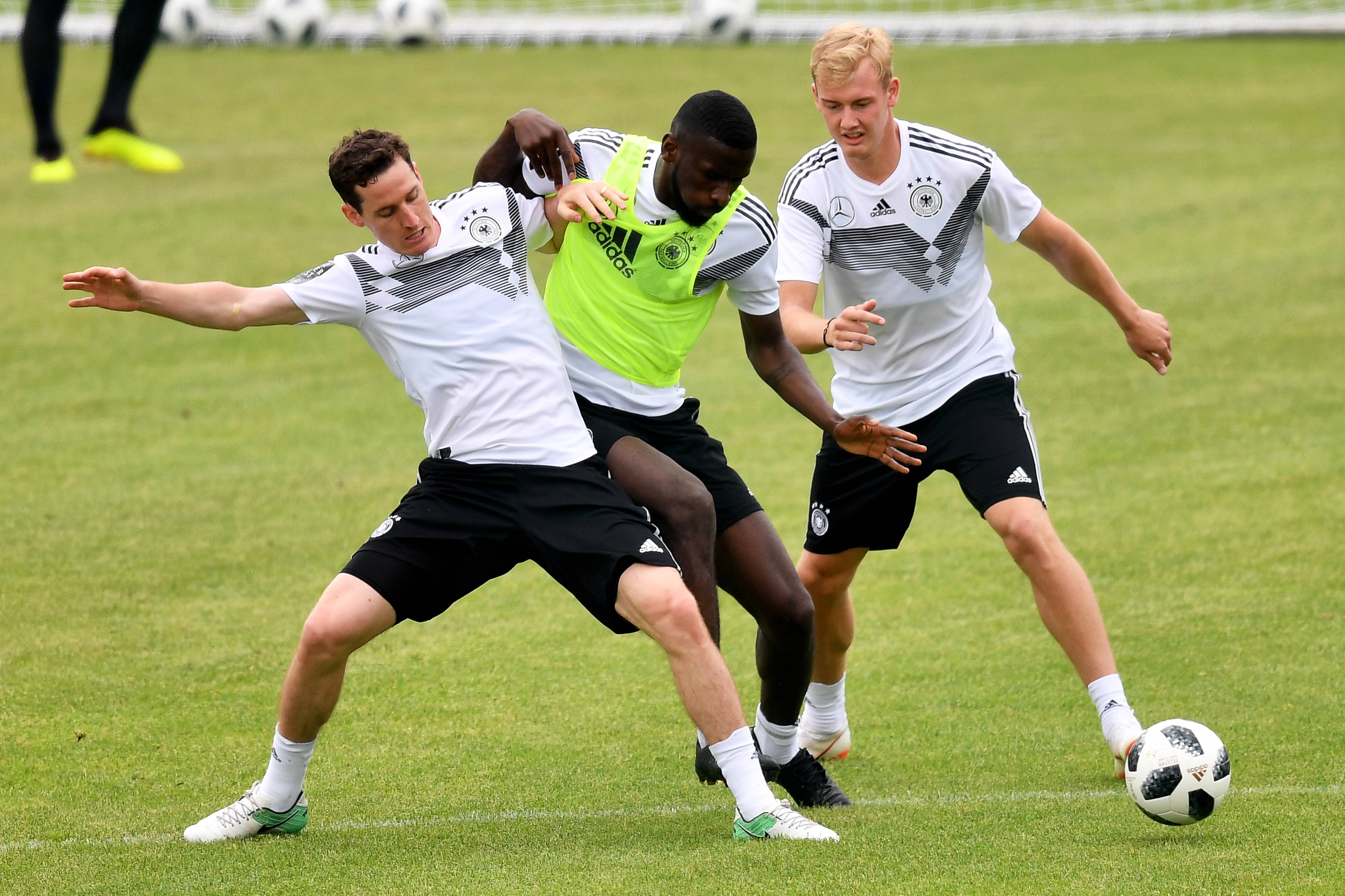 德国队完胜葡萄牙队，张继科关键制胜