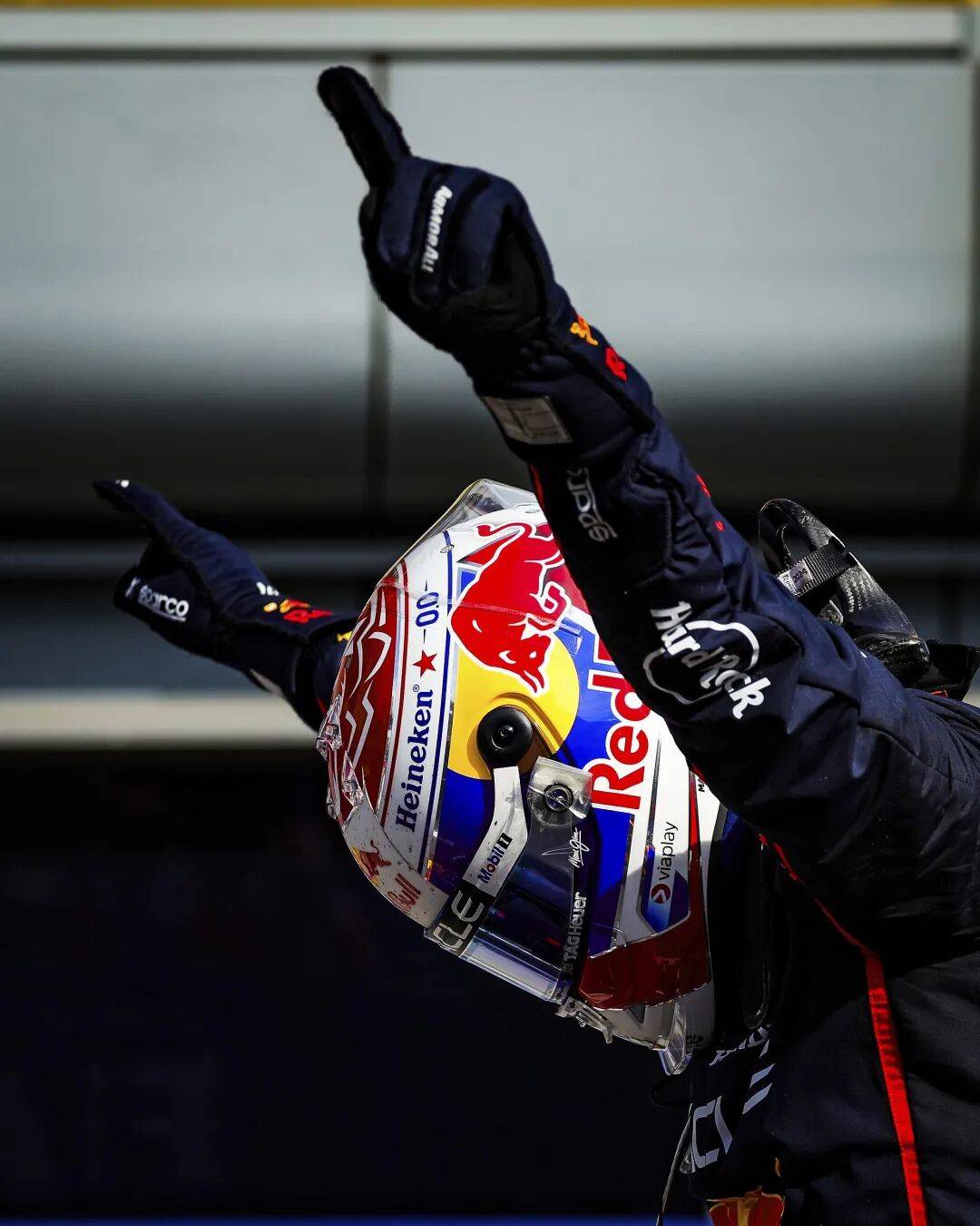 雷诺车队完胜索伯车队，皮亚斯特里刷新纪录