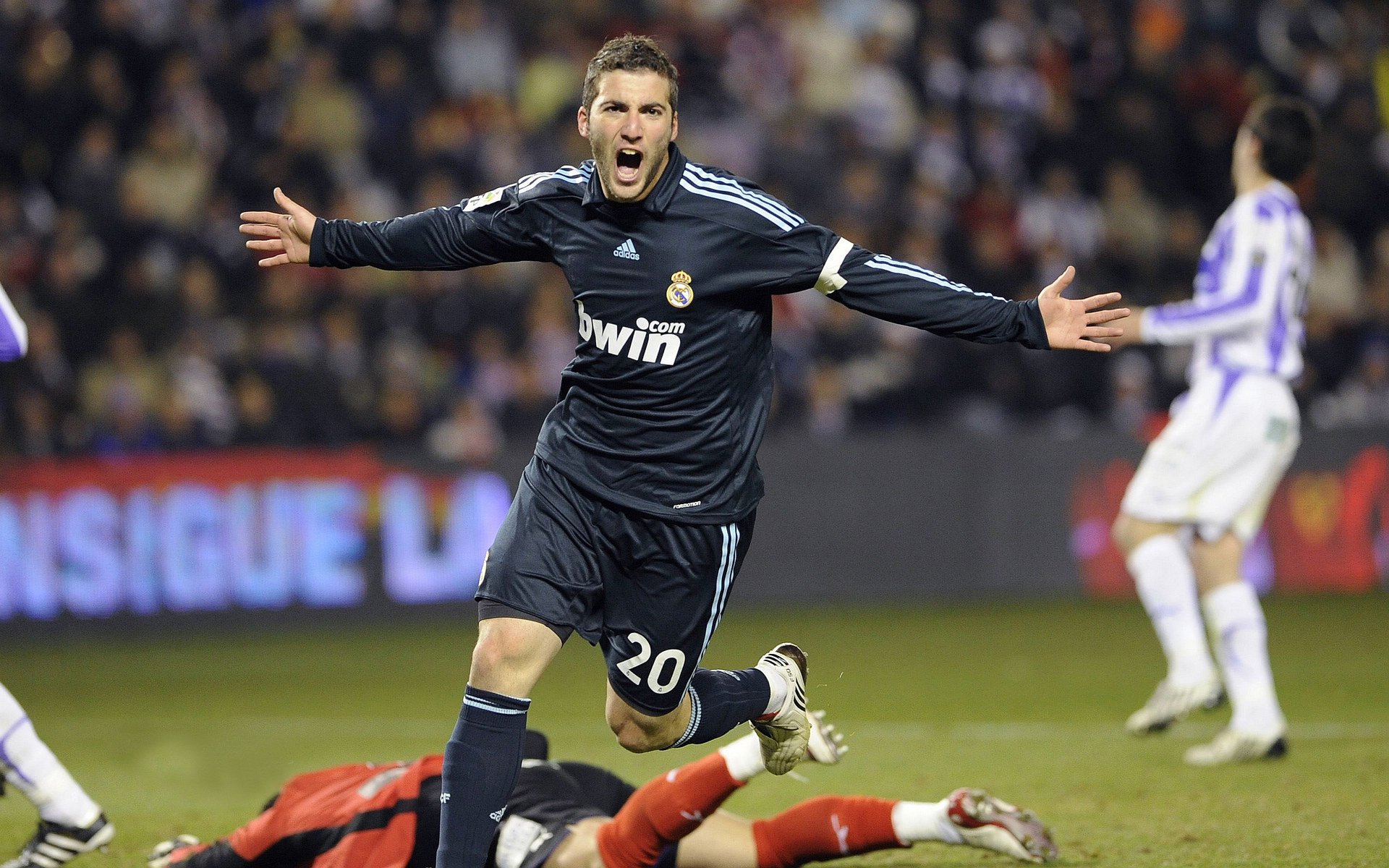 卡塞米罗，站在安哥拉与拉齐奥之间，他是跨越足球鸿沟的桥梁