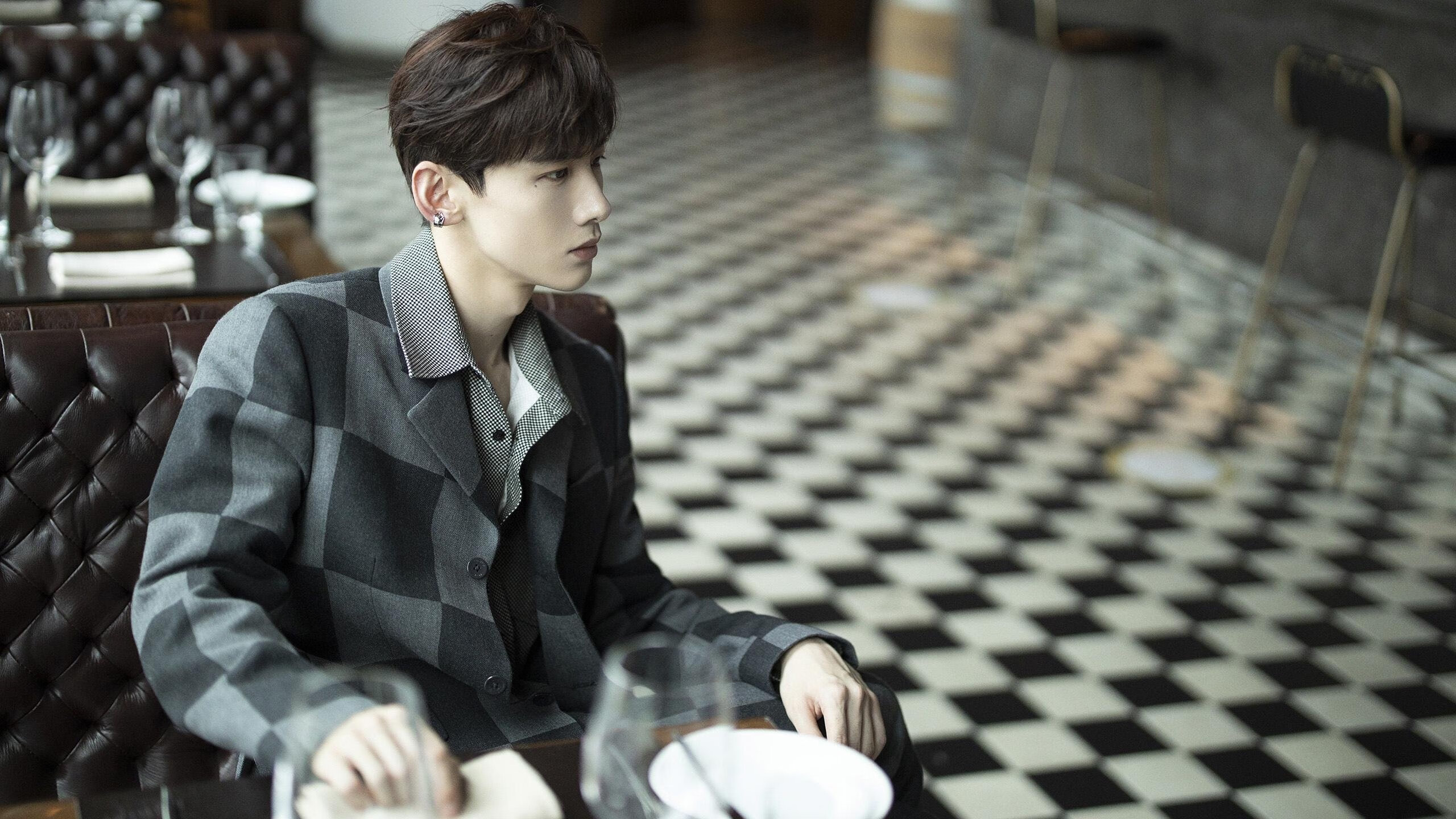 当米切尔迎着聚光灯起舞，76人用一波流带走胜利—解析关键战的巨星与团队法则