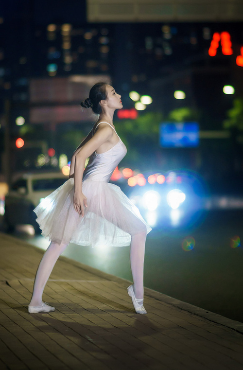 开云体育下载-曼联王者归来，年度焦点之战中正面击溃卡塔尔豪强