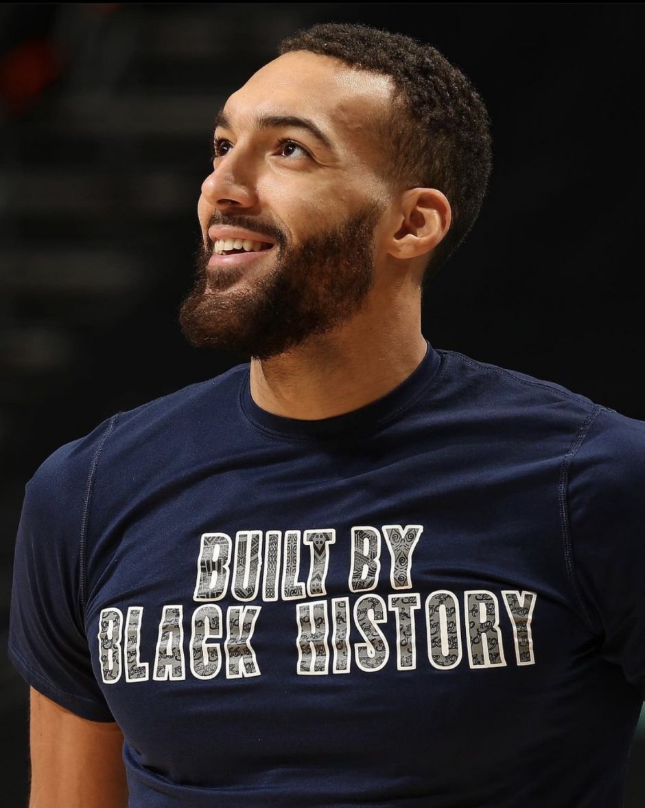 戈贝尔持续制造杀伤,步行者压制开拓者 戈贝尔持续制造杀伤,步行者压制开拓者