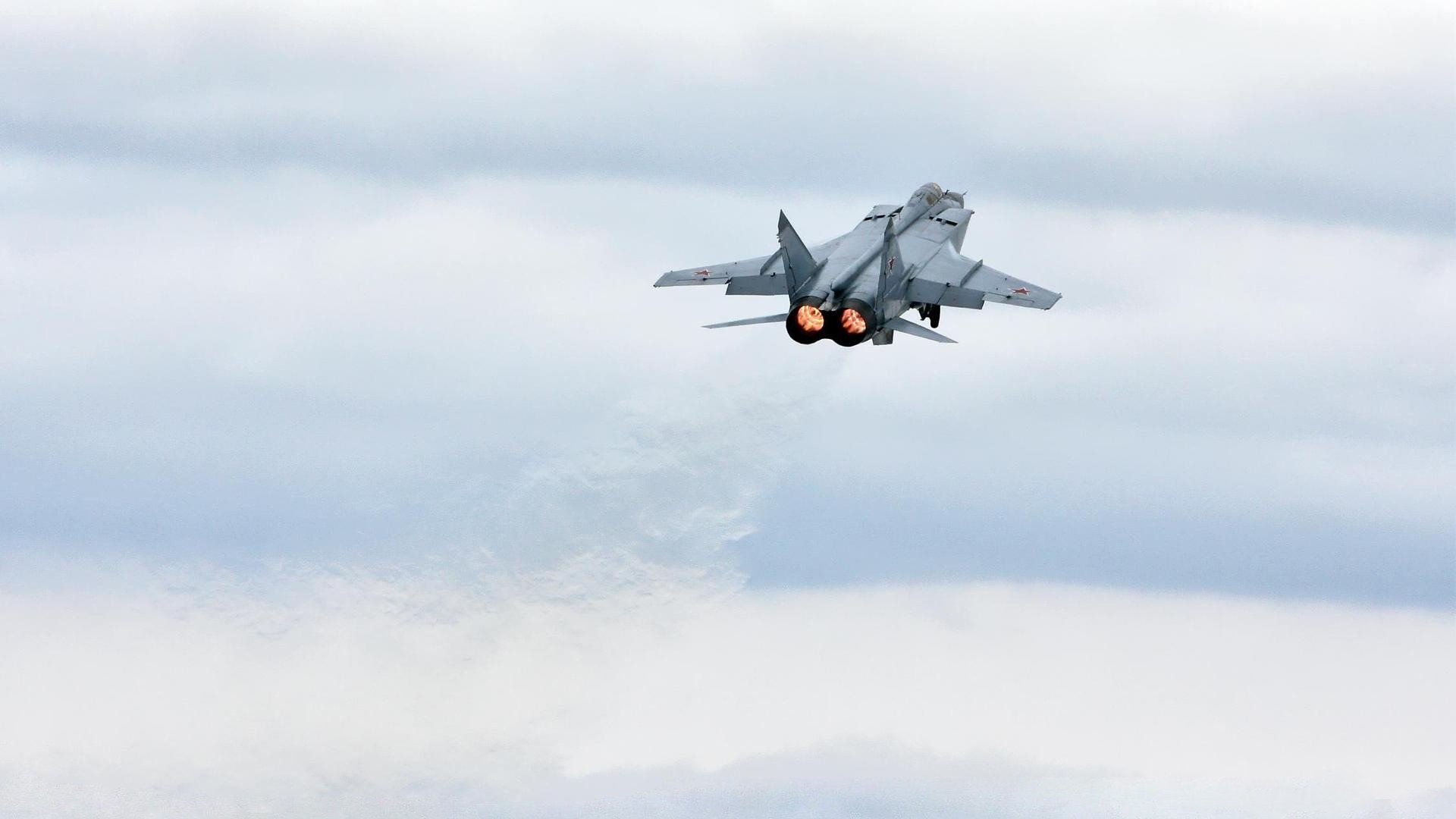 迪巴拉数据全面爆炸与瑞典封锁中国,突破与挑战的镜像