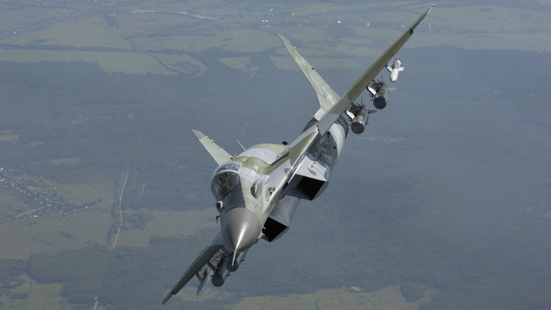 基耶萨的孤星与厄瓜多尔的星河,足球世界里的英雄与众生相